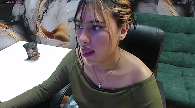 Snapshot of emily_fox_3 chatting on February 10, 2025, 6:03 pm emily fox 3 online show from February 10, 2025, 6:03 pm