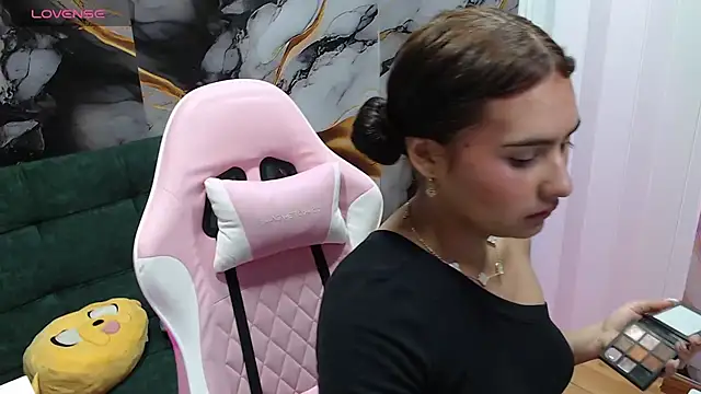 Snapshot of emily_fox_3 chatting on September 20, 2025, 3:51 am emily fox 3 online show from September 20, 2025, 3:51 am