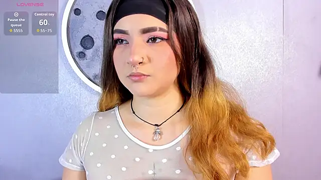 Shanntal  online show from December 2, 2025, 7:53 pm