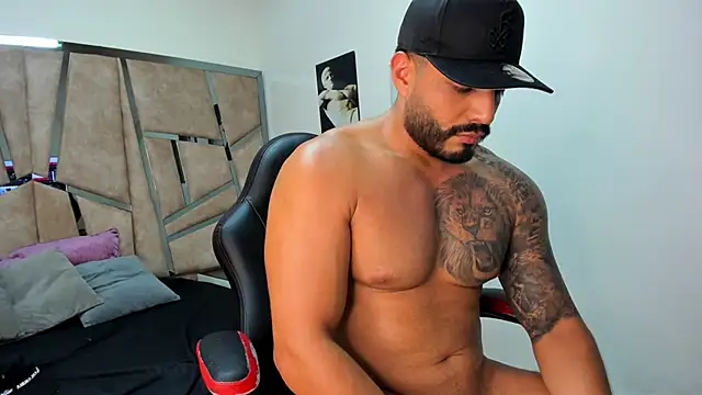 Snapshot of LeandroRusso chatting on February 4, 2025, 2:39 am LeandroRusso online show from February 4, 2025, 2:39 am