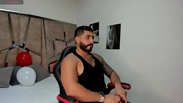 Snapshot of LeandroRusso chatting on February 15, 2025, 8:01 pm LeandroRusso online show from February 15, 2025, 8:01 pm