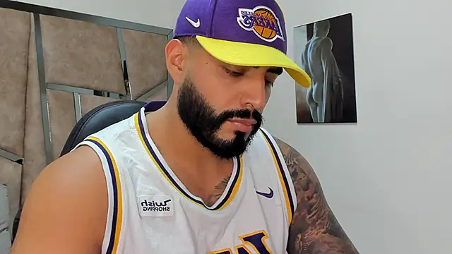 Snapshot of LeandroRusso chatting on March 1, 2025, 9:15 pm LeandroRusso online show from March 1, 2025, 9:15 pm