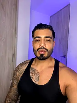 Snapshot of LeandroRusso chatting on November 8, 2025, 2:12 am LeandroRusso online show from November 8, 2025, 2:12 am