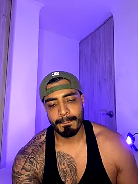 Snapshot of LeandroRusso chatting on November 11, 2025, 11:49 pm LeandroRusso online show from November 11, 2025, 11:49 pm