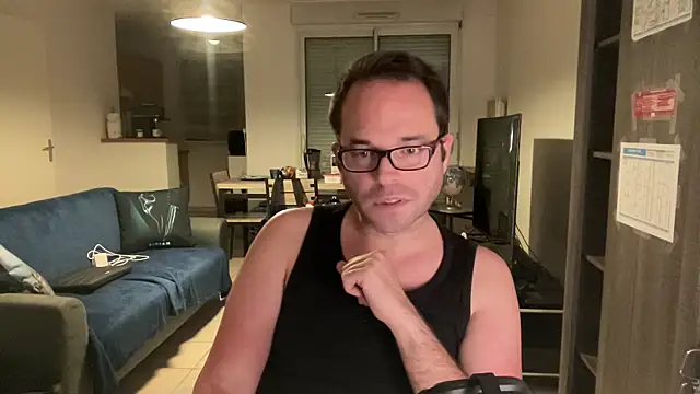 Snapshot of Funnyjul31 chatting on November 21, 2025, 7:23 pm Funnyjul31 online show from November 21, 2025, 7:23 pm