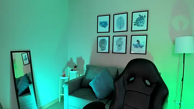 nina  dixon online show from September 18, 2025, 10:01 pm