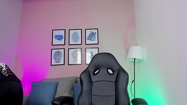 nina  dixon online show from December 16, 2025, 10:48 pm