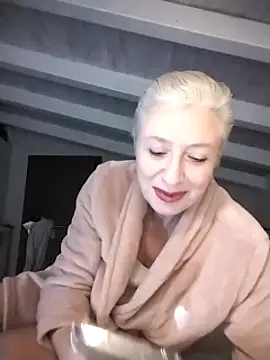 Snapshot of divinaerotica chatting on February 20, 2025, 5:40 pm divinaerotica online show from February 20, 2025, 5:40 pm