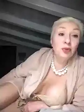 Snapshot of divinaerotica chatting on February 28, 2025, 6:09 pm divinaerotica online show from February 28, 2025, 6:09 pm