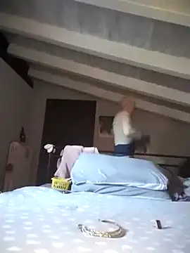 Snapshot of divinaerotica chatting on March 2, 2025, 4:32 pm divinaerotica online show from March 2, 2025, 4:32 pm