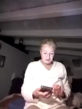 divinaerotica online show from December 3, 2025, 8:18 pm