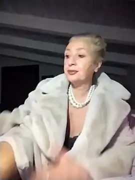 Snapshot of divinaerotica chatting on January 7, 2026, 4:09 pm divinaerotica online show from January 7, 2026, 4:09 pm