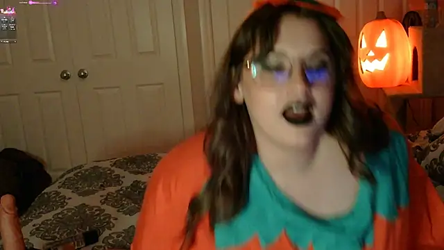 MrsJess online show from October 28, 2025, 2:04 am