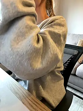 Phoebe Lily online show from December 16, 2025, 10:53 am