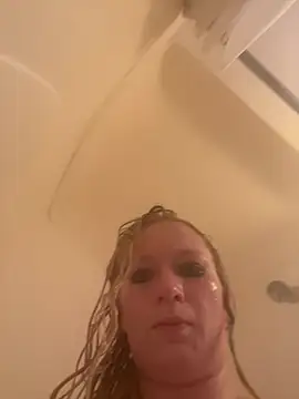 Snapshot of kcmo1010 chatting on February 18, 2026, 12:39 am kcmo1010 online show from February 18, 2026, 12:39 am