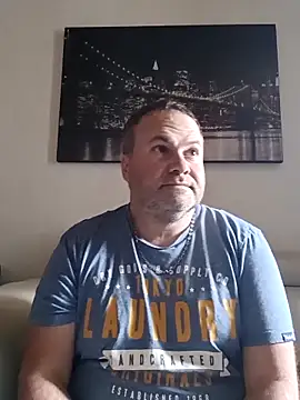 Snapshot of Pourleplasirs chatting on November 17, 2025, 2:01 pm Pourleplasirs online show from November 17, 2025, 2:01 pm