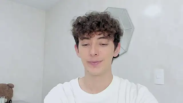 Snapshot of miketwink chatting on January 18, 2026, 7:39 pm miketwink online show from January 18, 2026, 7:39 pm