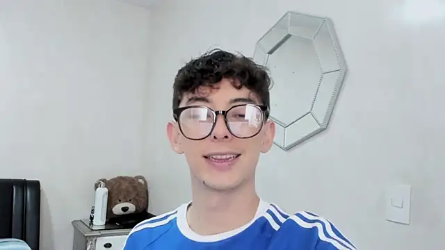 Snapshot of miketwink chatting on March 3, 2026, 7:31 pm miketwink online show from March 3, 2026, 7:31 pm