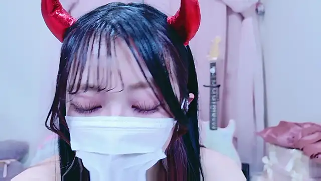 Megu-mimi online show from December 5, 2025, 1:42 pm