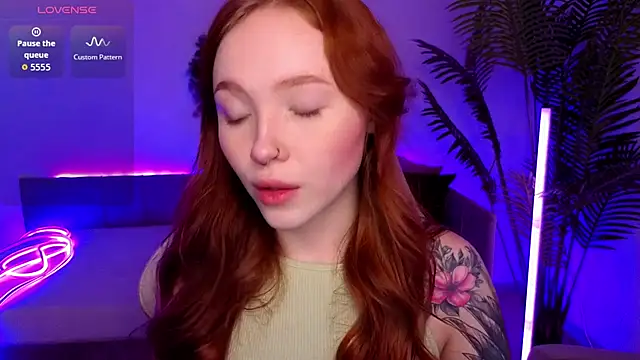 Snapshot of Maya_Light chatting on January 6, 2026, 1:42 am Maya Light online show from January 6, 2026, 1:42 am