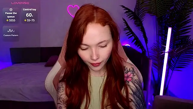 Snapshot of Maya_Light chatting on February 18, 2026, 1:56 am Maya Light online show from February 18, 2026, 1:56 am