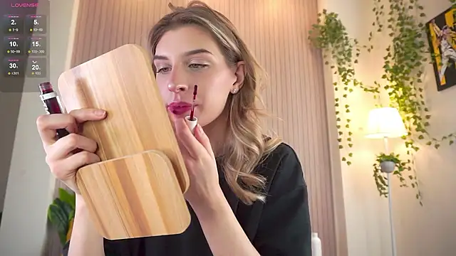 Snapshot of heartseduction chatting on February 22, 2026, 8:35 am heartseduction online show from February 22, 2026, 8:35 am