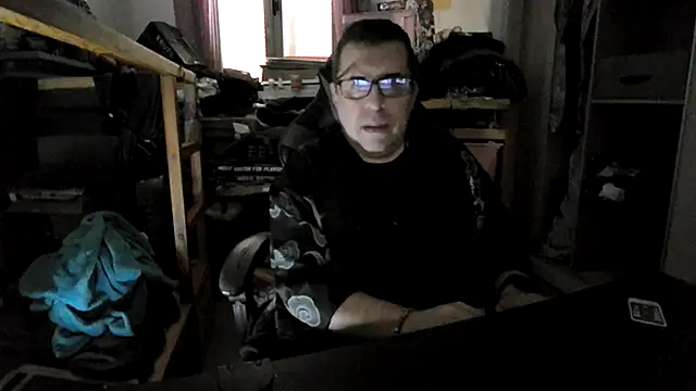 Snapshot of Usame_como_quieras chatting on December 19, 2025, 10:11 am Usame como quieras online show from December 19, 2025, 10:11 am