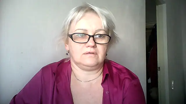 Snapshot of Mayya4321 chatting on September 18, 2025, 10:17 am Mayya4321 online show from September 18, 2025, 10:17 am