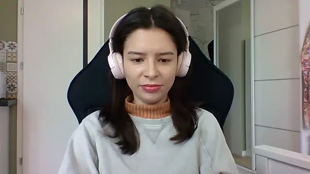 LariceSexy online show from February 9, 2026, 1:15 pm