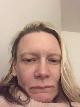 Snapshot of blondey206 chatting on March 4, 2025, 4:06 am blondey206 online show from March 4, 2025, 4:06 am