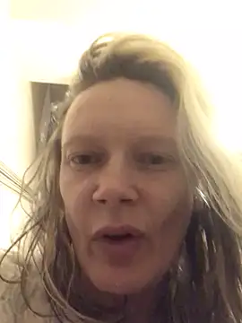 Snapshot of blondey206 chatting on March 10, 2025, 1:23 am blondey206 online show from March 10, 2025, 1:23 am