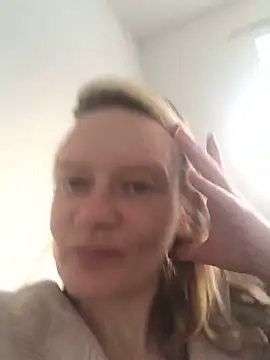 Snapshot of blondey206 chatting on March 10, 2025, 5:18 pm blondey206 online show from March 10, 2025, 5:18 pm