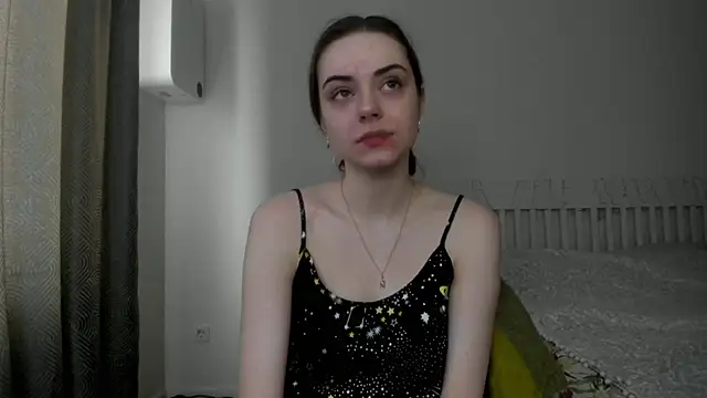 Snapshot of Hustle_Babyy chatting on November 13, 2025, 8:24 am Hustle Babyy online show from November 13, 2025, 8:24 am