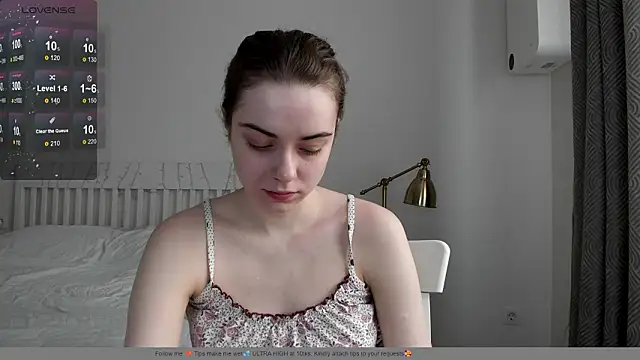 Snapshot of Hustle_Babyy chatting on February 7, 2026, 1:04 pm Hustle Babyy online show from February 7, 2026, 1:04 pm