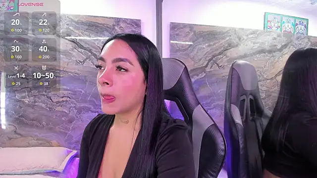 Estefy gomez09 online show from April 14, 2026, 12:11 pm