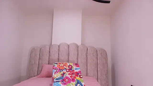 sharlott miller online show from December 3, 2025, 11:52 am