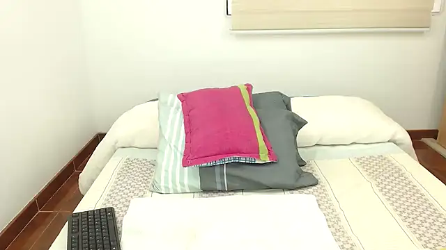 Snapshot of picaes8 chatting on November 19, 2025, 12:05 pm picaes8 online show from November 19, 2025, 12:05 pm