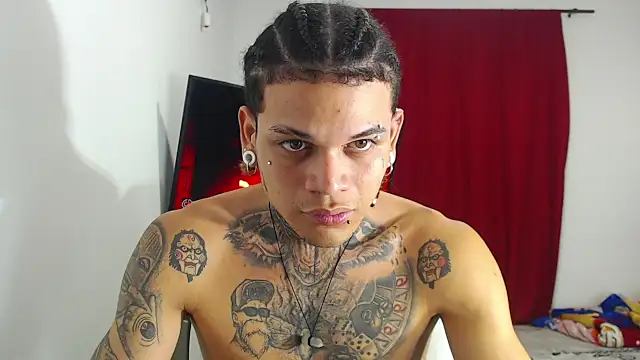 Snapshot of hot_man05 chatting on October 16, 2025, 4:13 am hot man05 online show from October 16, 2025, 4:13 am