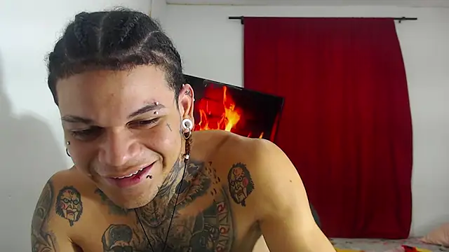 Snapshot of hot_man05 chatting on October 16, 2025, 9:49 pm hot man05 online show from October 16, 2025, 9:49 pm