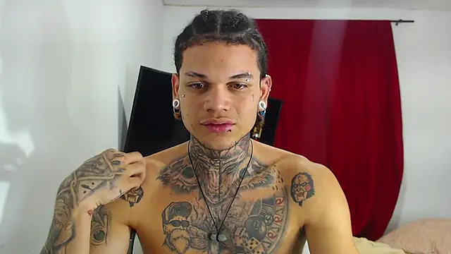 Snapshot of hot_man05 chatting on October 17, 2025, 11:51 pm hot man05 online show from October 17, 2025, 11:51 pm