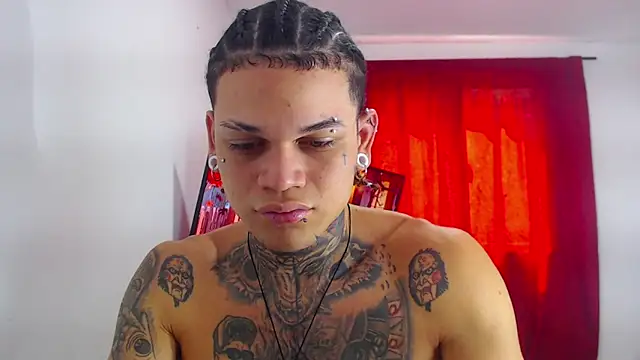 Snapshot of hot_man05 chatting on October 25, 2025, 5:19 pm hot man05 online show from October 25, 2025, 5:19 pm