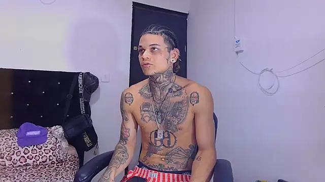 Snapshot of hot_man05 chatting on October 28, 2025, 9:28 pm hot man05 online show from October 28, 2025, 9:28 pm