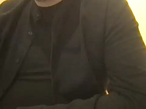 Snapshot of LEB_bott89 chatting on November 10, 2025, 6:18 pm LEB bott89 online show from November 10, 2025, 6:18 pm