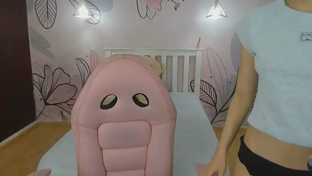 Snapshot of mia_vanucci1 chatting on March 18, 2025, 3:21 pm mia vanucci1 online show from March 18, 2025, 3:21 pm