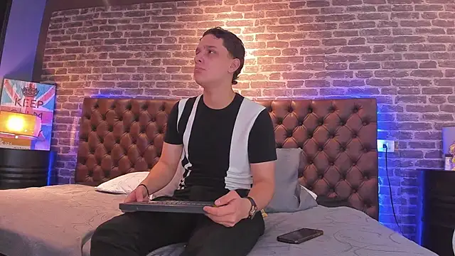 Thomas May4rs online show from February 14, 2025, 4:04 am