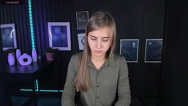 Snapshot of CharmBianca chatting on February 8, 2025, 1:22 pm CharmBianca online show from February 8, 2025, 1:22 pm