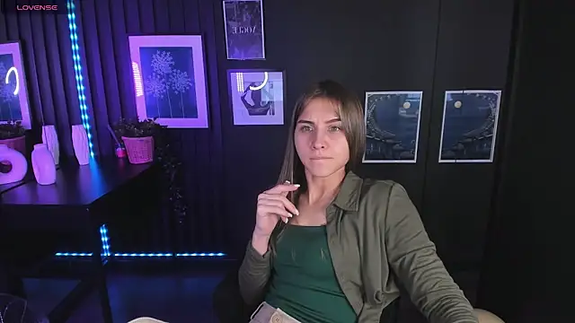 Snapshot of CharmBianca chatting on February 21, 2025, 5:31 pm CharmBianca online show from February 21, 2025, 5:31 pm