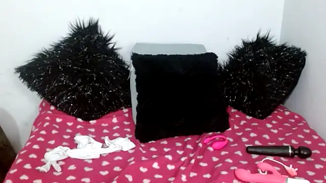 Lunasquirt1985 online show from September 9, 2025, 2:49 pm