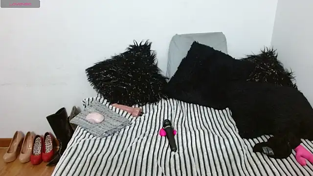 Lunasquirt1985 online show from October 15, 2025, 11:43 am