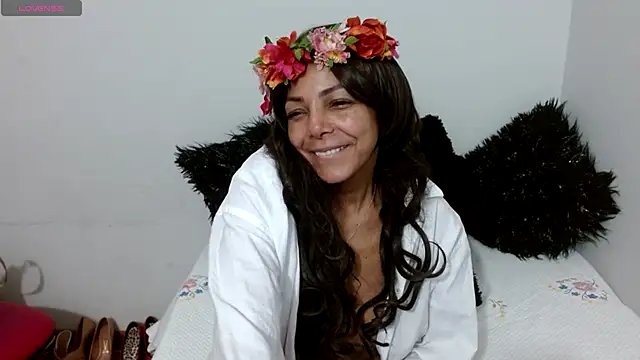 Lunasquirt1985 online show from November 17, 2025, 12:22 pm